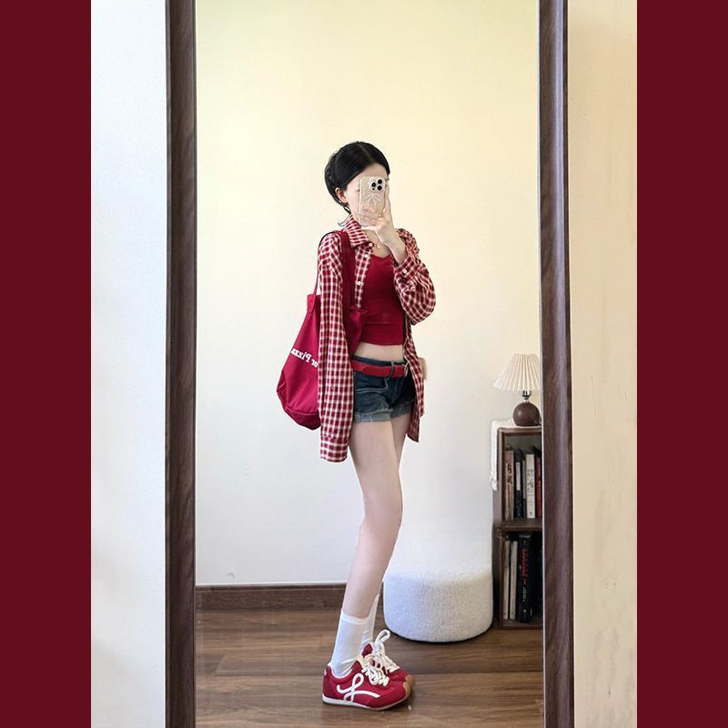 [Kue ceri]Kemeja kotak-kotak merah modis, celana pendek suspender wanita, setelan tiga potong