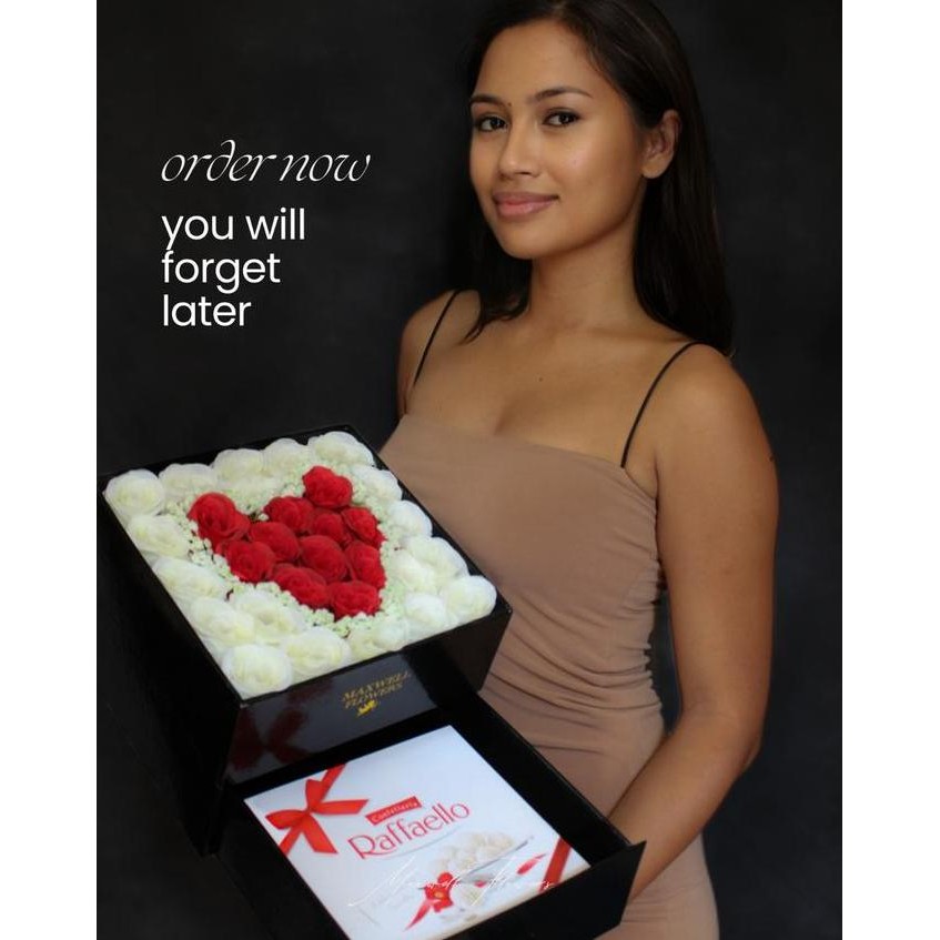 

Rose Box Exclusive Romantic Gift Ferrero rocher - Maxwell Flowers