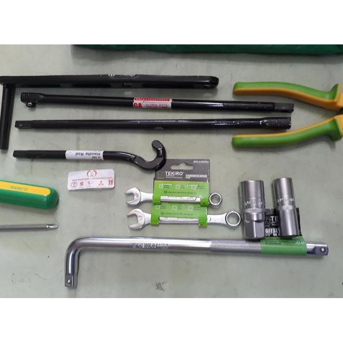 Tool Kit Kijang Innova / Kunci Ban Serep Kijang Innova