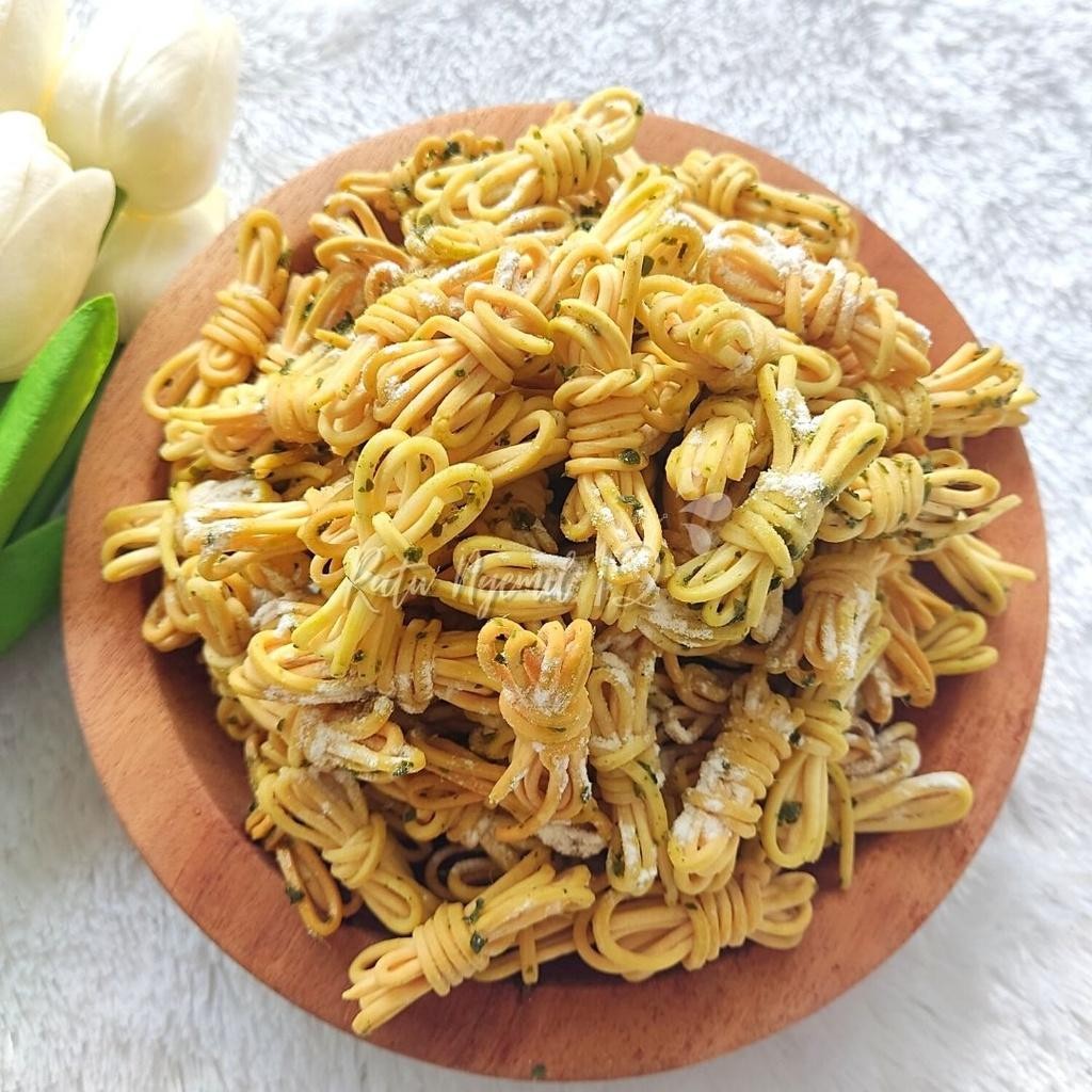 

Rkm 1Kg Mie Gulung Cetar Daun Jeruk Pedas Asin