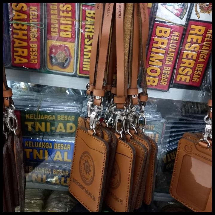 

Terlaris Name Tag/Holder Logo Mahkamah Agung (Asli kulit) Best Seller
