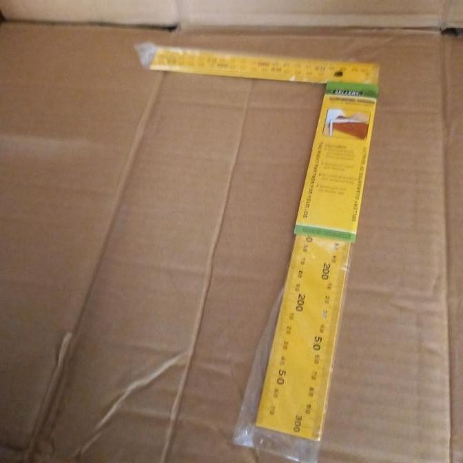 

Penggaris Siku Tukang 20Cm X 30Cm / 8" 12" Sellery 54-900