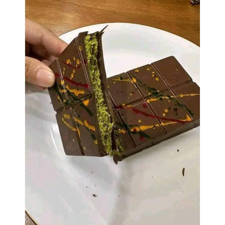 

Salt Chocolate Dubai Crispy Pistachio Kunafe Ha-147