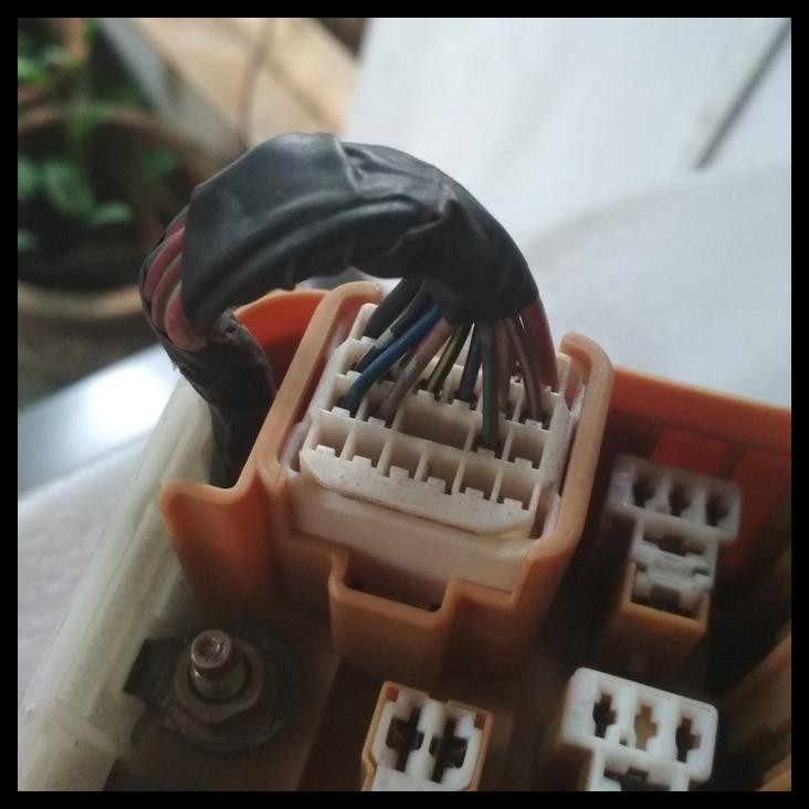 BEST DEAL BOX SKRING FUSE BOX TOYOTA STARLET KAPSUL 1995 UP ORIGINAL COPOTAN 