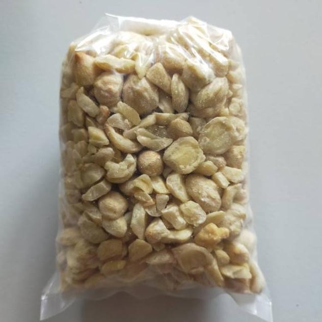 

Kemiri Pecah 1/2 Kg Kemasan Dus Aman Nugi