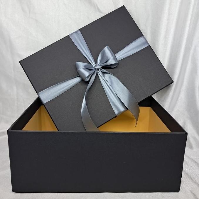 

Produk Baru!! Kotak Kado Medium 26x20x10 cm - Gift Box Berpita / Tanpa Pita - Hadiah Premium