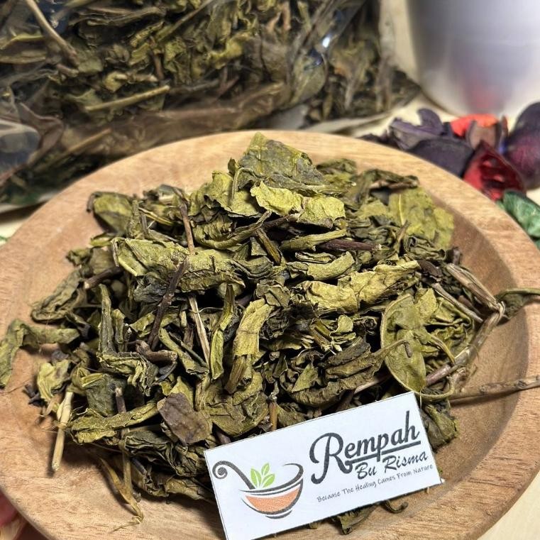

Daun Teh Hijau Kering Harum 1 Kg - Rempah Bu Risma Nugi