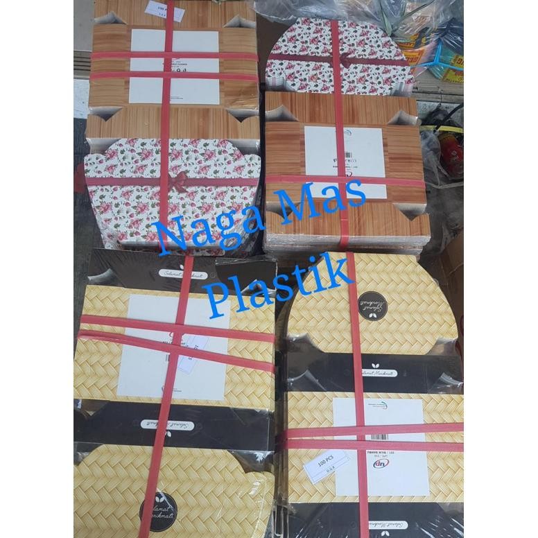 

Dus Kotak Nasi 20x20 Motif Per 1Pak Isi 100 Lbr Nugi