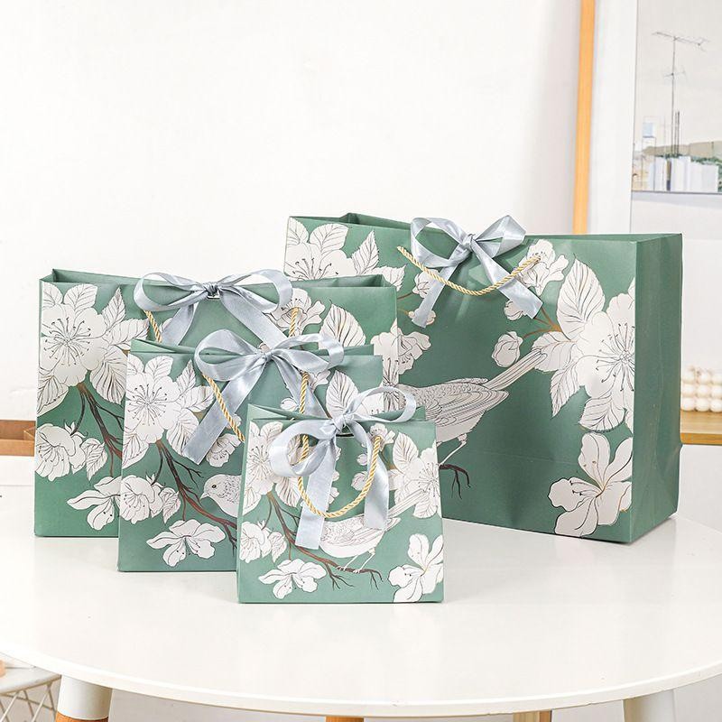 

Bis Paper Bag Mewah Motif Cantik Premium Bird Green / Pink Pattern + Pita Berbagai Ukuran