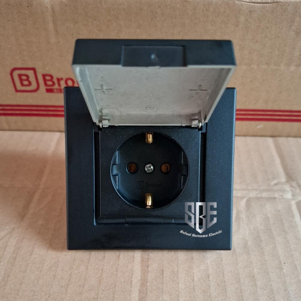 Stop Kontak Tutup Broco Plano Hitam E152