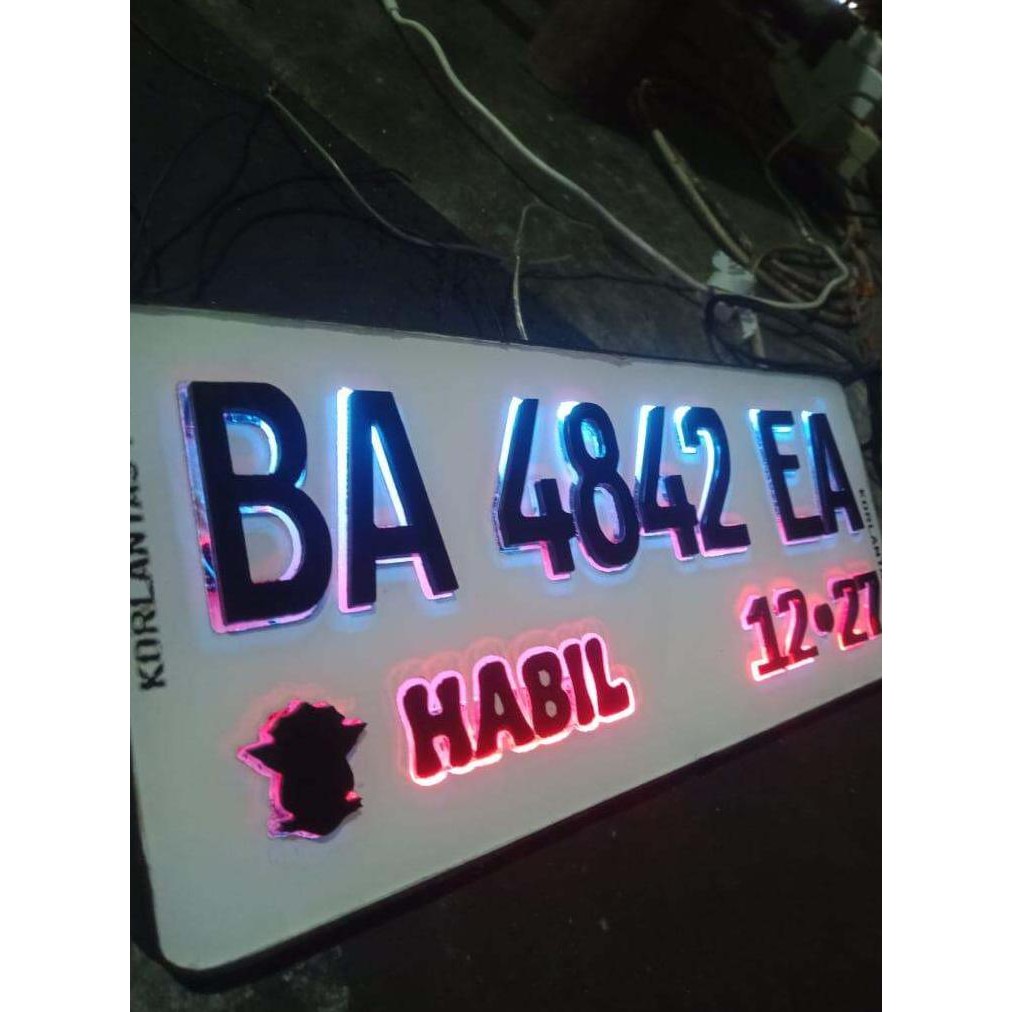 PLAT NOMOR BAHAN AKRILIK MOBIL TIMBUL NYALA