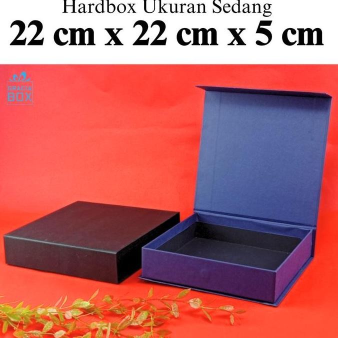

Produk Baru!! Box Hampers Hardbox Ukuran 22x22x5 cm | Kotak Kado Mini Eksklusif