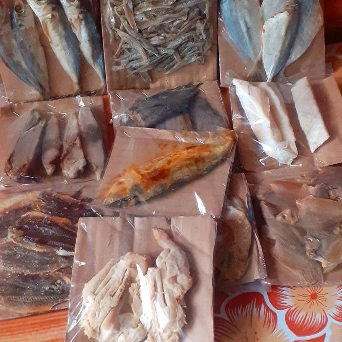

New paket hemat ikan asin 25rb dapat 10 macam Food Fish