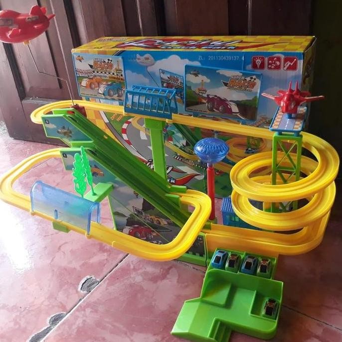 Mainan mobil roller coaster