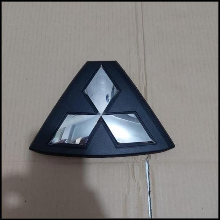 Emblem Tiga Berlian Logo Grill Depan Pajero Sport 2021 Original