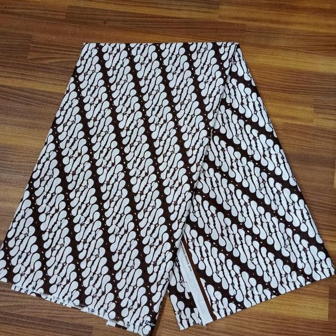 Bahan jarik katun batik dengan motif parang rusak jogjaan