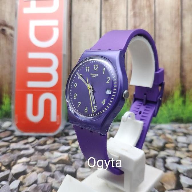 Swatch Analog Jam Tangan Wanita Karet Ungu GV402 PURPLAZING Original