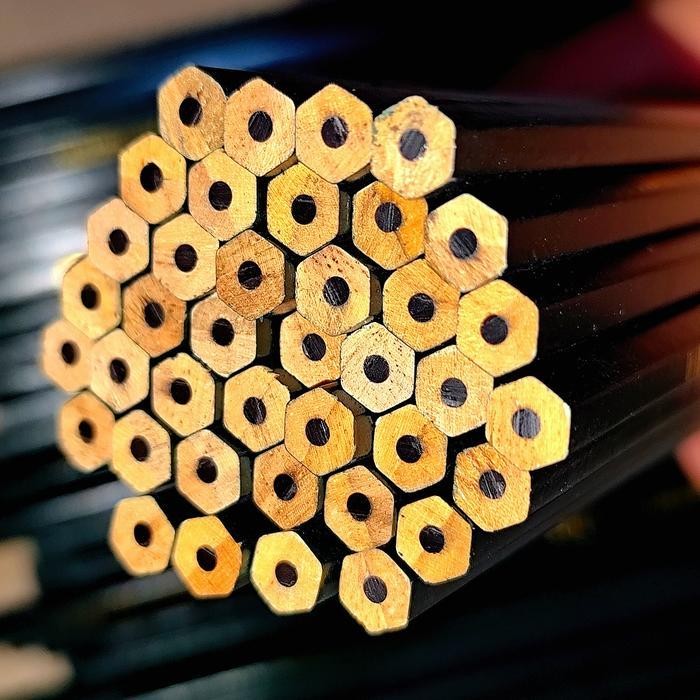 

SWG COD Pensil 2B Bubble Warp Per 3 , 5 , 8 Lusin Warna Biru / Hijau Cocok Buat Anak Gambar, Nulis Di Buku