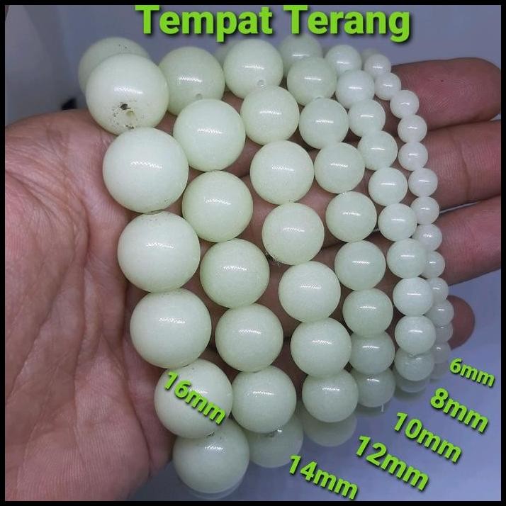 Gelang Batu Menyala  Di Tempat Gelap