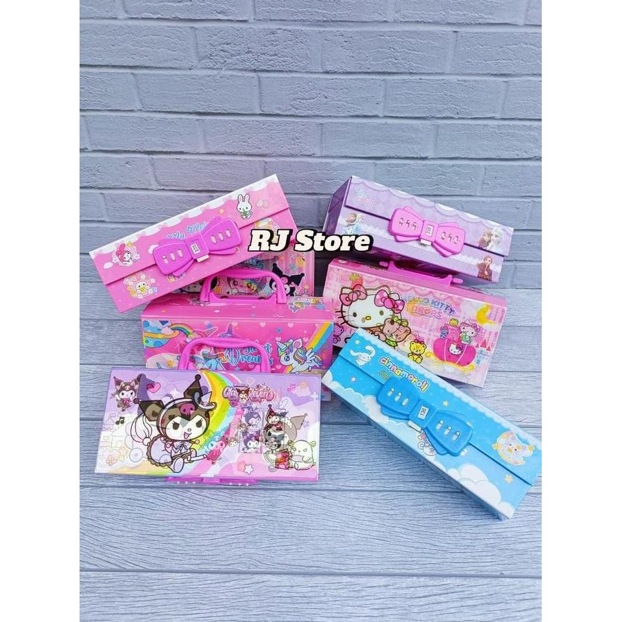 

Baru Kotak Pensil 3D Anak 3 Tingkat Motif Random Cewek Cowok Model Koper Lucu