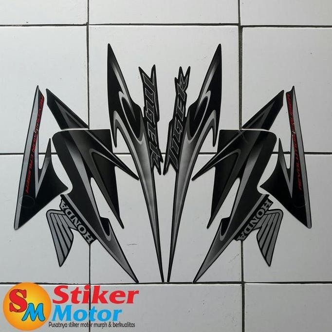 BEST STICKER MOTOR TIGER REVO 2013 HITAM-SILVER