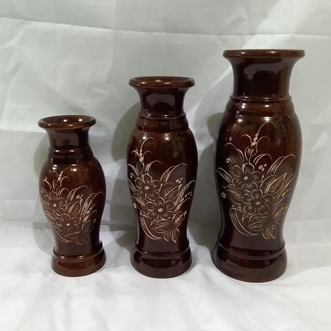 Pot / Vas Bunga Bahan Kayu Jati Model Guci Warna Natural Gloss Motif Ukiran Dijual Bijian Nugi