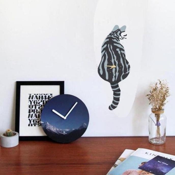 jam dinding ekor goyang kucing belang tabby