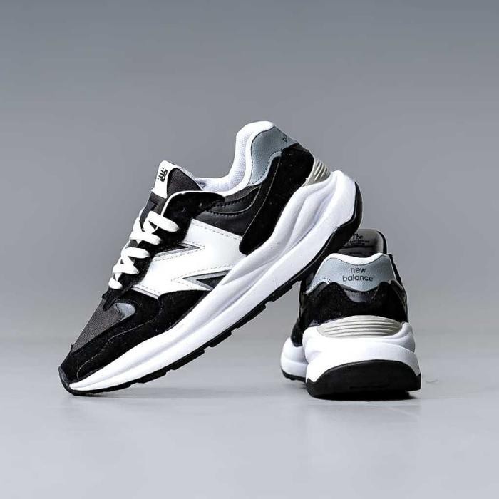Sepatu Sneakers Pria Casual NB 574O Black White Grey Termurah Berkualitas