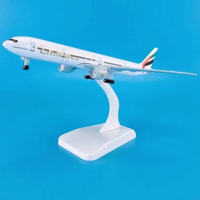 Miniatur Diecase Pesawat Emirates Panjang 20 Cm Ada Roda B777