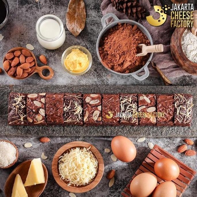 

Brownies Jakarta Cheese Factory - Brownies Keju Premium Stok Terbatas