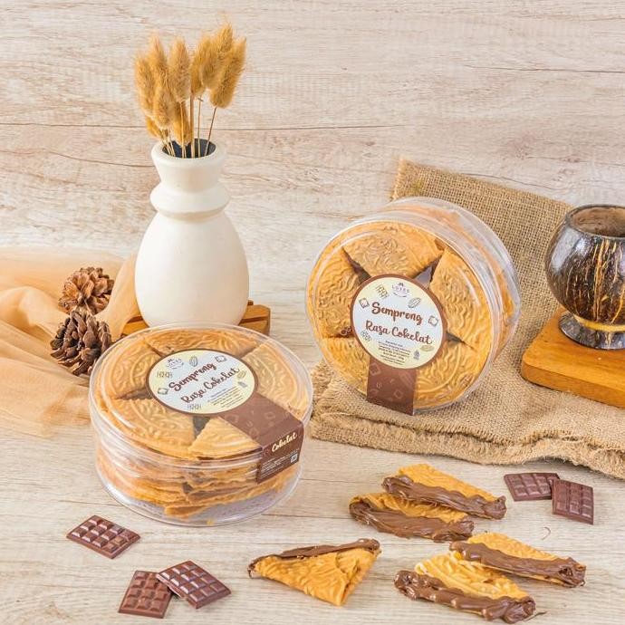 

Semprong Isi Coklat Loves | Kukis Tradisional Isi Coklat Lumer Stok Terbatas
