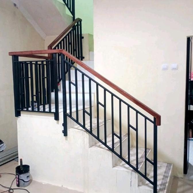 TD Railing Tangga Balkon handle besi dan kayu Set Minimalis