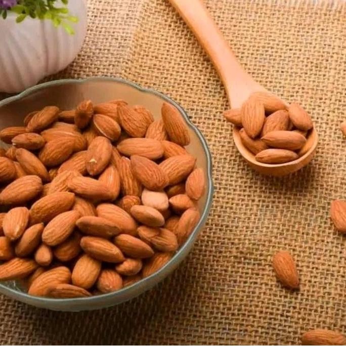 

Kacang Almond Mentah 1 Kg Pasti Ori