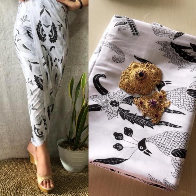RAVNICK KAMEN LEMBARAN KATUN BATIK PUTIH