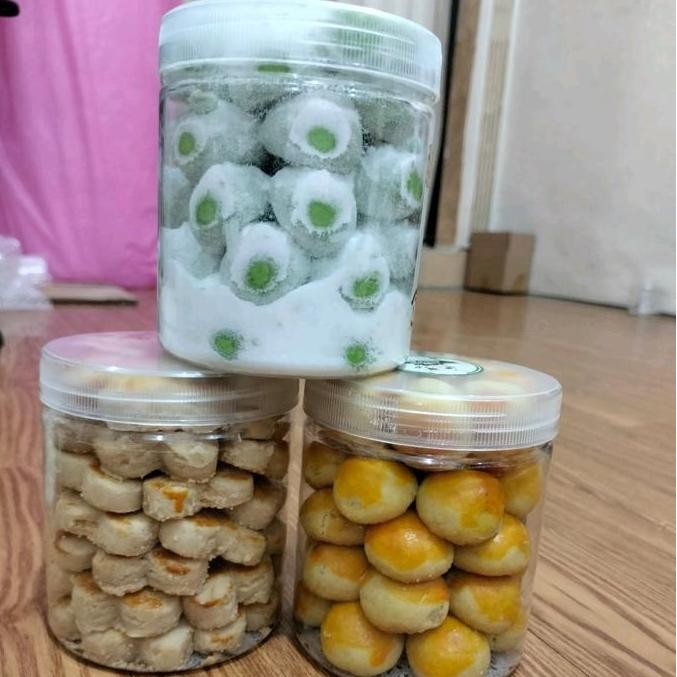 

Paket putri salju pandan ,kacang dan nastar