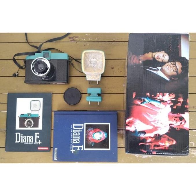 TERLARIS Kamera Lomography Diana F+ With Flash Special Edition
