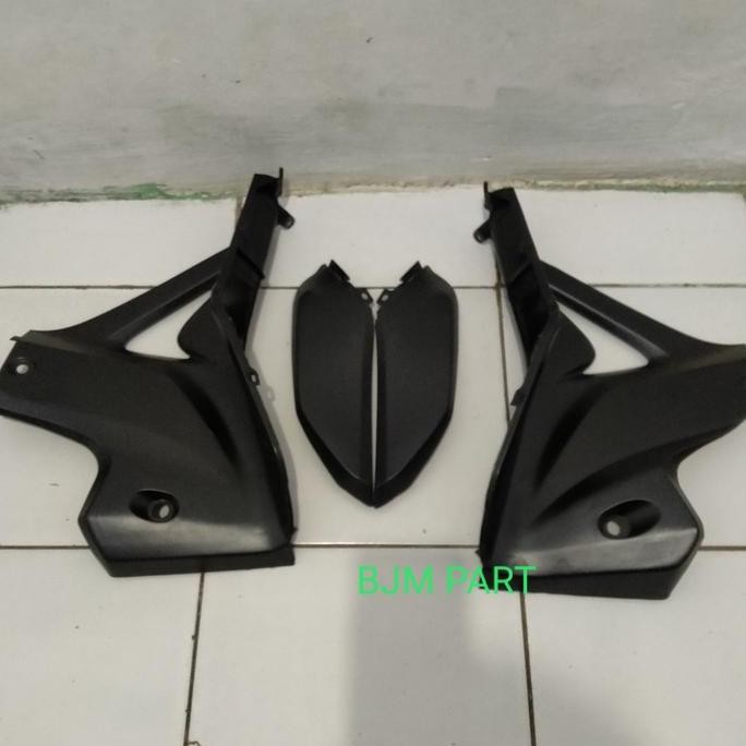 Sayap Bawah Revo Fit Lama Karbu Satu Set Sayap Bagian Bawah Revo Fit