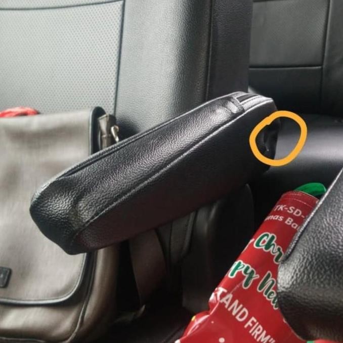Tutup Baut Arm Rest Mobil Toyota Innova Reborn  Captain Seat Original