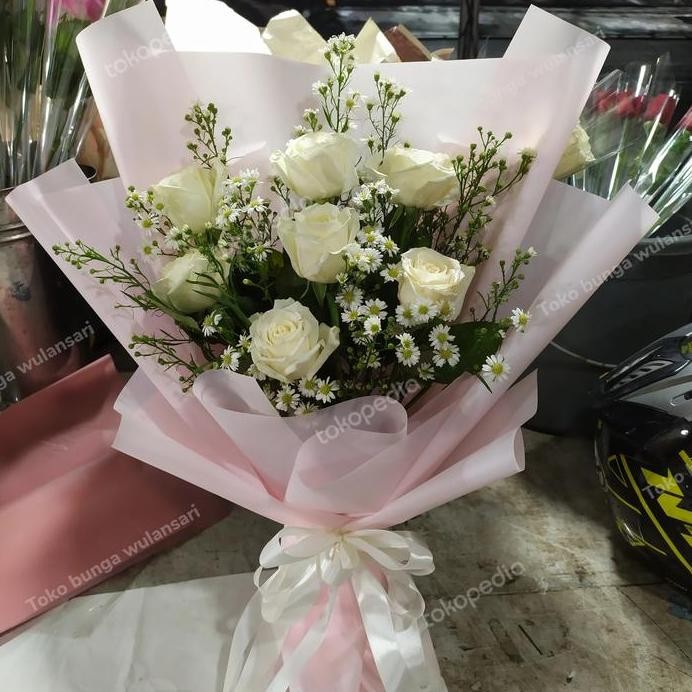 hand bouquet mawar putih | mawar asli