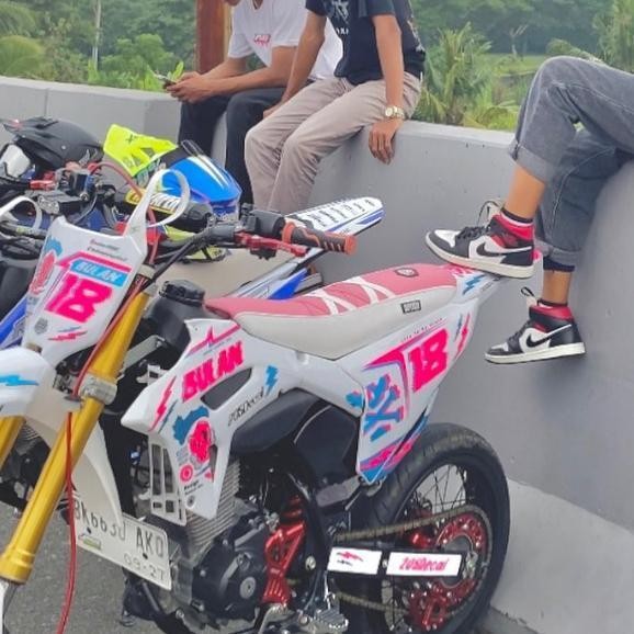 Sarung Kulit Jok Premium Supersub Seri Virentia Crf Klx Dtracker Wr 155 Supermoto Sarung Jok  Putih 