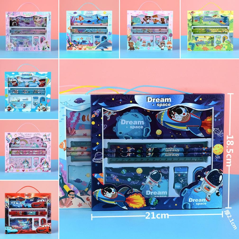 

SET ATK GIFT BOX KIDS ANAK ANIMAL BEAR OCEAN BUNNY RABBIT CAR SPIDERMAN DORAEMON PENGGARIS PENGHAPUS RAUTAN / 1 SET PENCIL P15 DiM