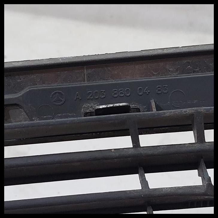 TERBARU GRILL / GRILLE MOBIL MERCEDES BENZ MERCY W203 C-CLASS (TANPA LOGO) 