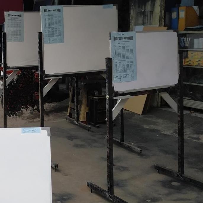 

Papan Tulis + Kaki Ukuran 40X60Cm New Stok