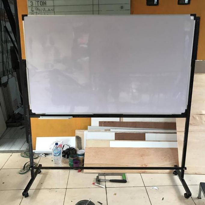 

Whiteboard Standing 90X150 Magnetik New Stok
