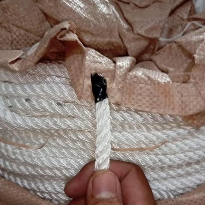 

Tali Tambang Nylon 8Mm Tambang Nilon Hrg Per 1Roll -+220Meter