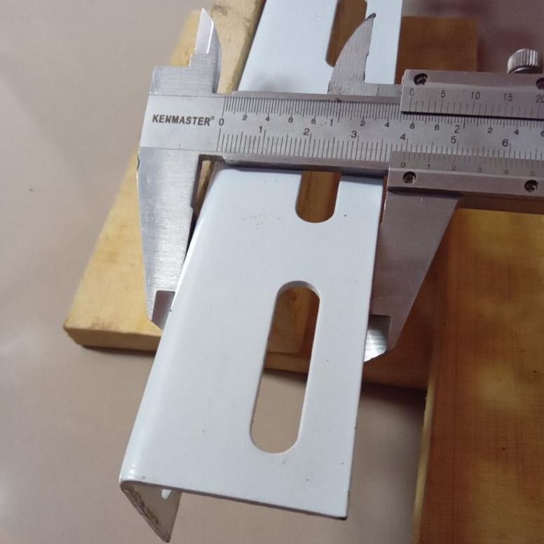 BESI SIKU LUBANG PUTIHLEBAR 4cmx4cmTEBAL 2mmTIANG RAK