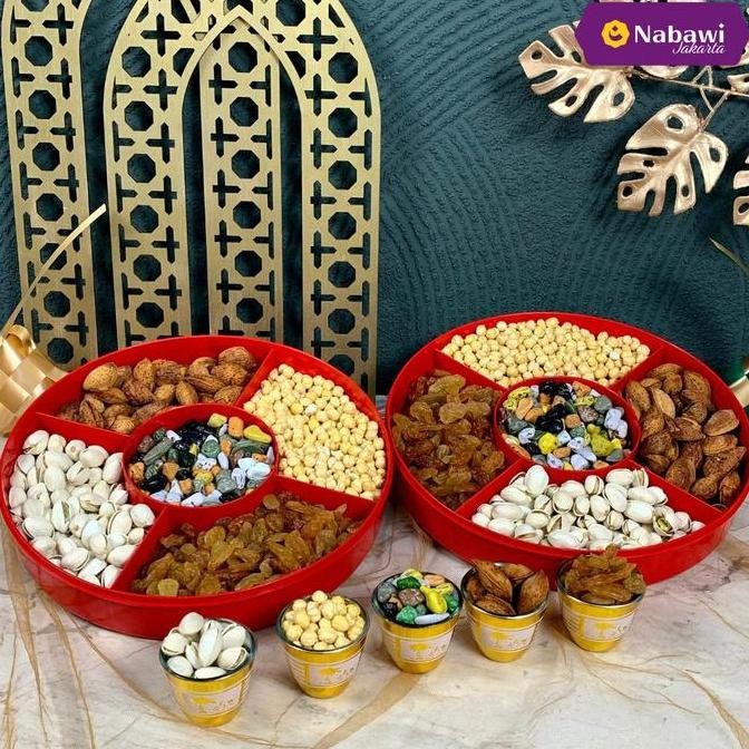 

PAKET HAMPERS EXCLUSIVE 5 SEKAT OLEH OLEH HAJI DAN UMROH PREMIUM MAKANAN KHAS ARAB KACANG ARAB PISTACHIO KISMIS ALMOND COKLAT KERIKIL