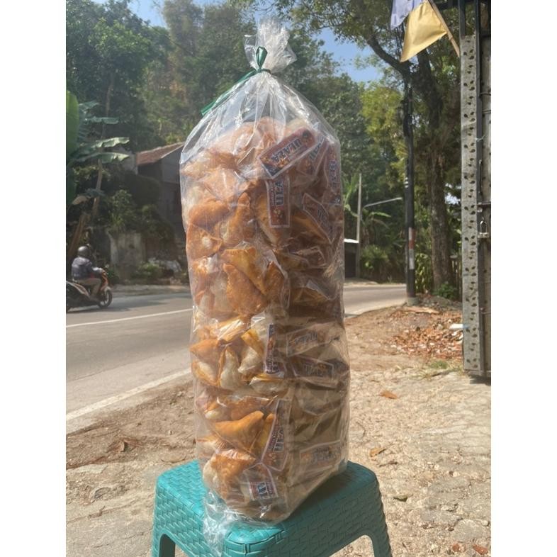 

SIOMAY SEGITIGA CIPET BESAR ISI 200PCS/BAL/LIBAN FOOD Nugi