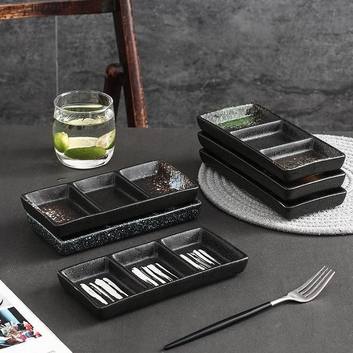 

Wadah sambalKecapSushiplate Trigrid Japanese Style