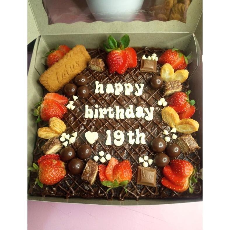 

HAMPERS BROWNIES CUSTOM SIZE 20X20 Nugi